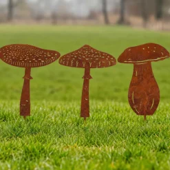 Champignon en métal rouillé sur pic (Amanite tue-mouches)