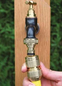 Nez de robinet femelle en laiton (1,5 x 2,1)