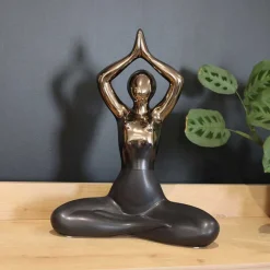Statuette yoga en céramique Zoya